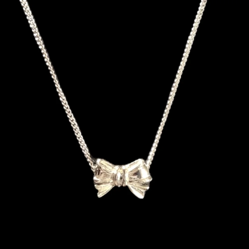 Small Silver Plated Cute Bow Necklace Like New Very Shiny! - Picture 6 of 6